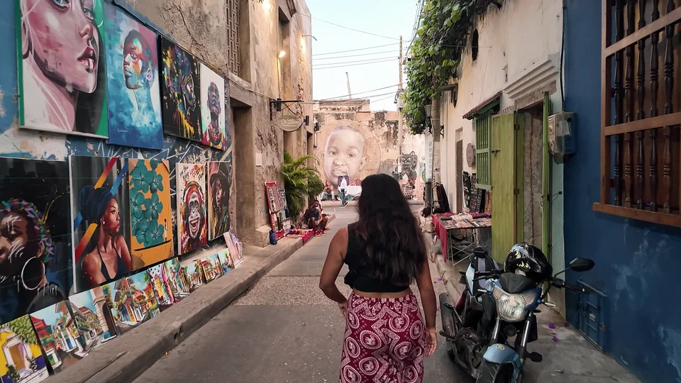Colourful street art alley in Getsemaní, Cartagena