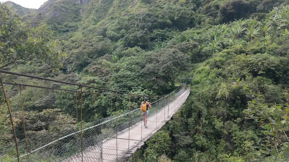 Crossing a suspension bridge on the way down to Hydroelectrica
