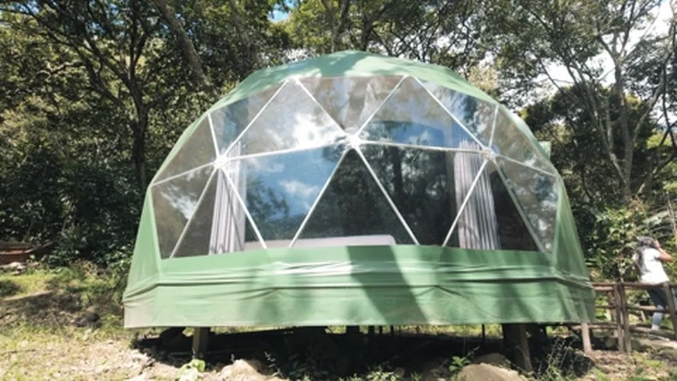 Glass dome accommodation in the jungle at 2,000 metres