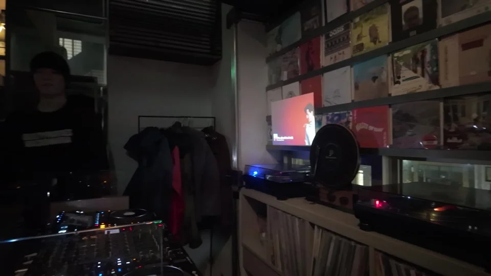 Spin Coaster vinyl bar in Ebisu